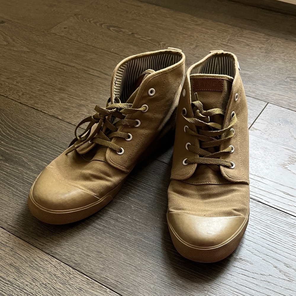 Bangs Canvas Shoes, Size 11 Men or 12.5 Women